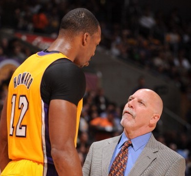 巴黎人报关注蓉城罚单：中国俱乐部因球迷种族歧视对方球员被罚6万欧（巴黎人报聚焦蓉城罚款：球迷种族歧视对手球员致中国俱乐部被罚6万欧元）