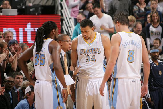 每体：法兰克福球迷有1000人无门票想混进场，被安保当时驱离（每体：约千名法兰克福无票球迷欲闯入球场，遭安保现场驱散）