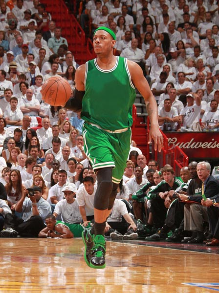 波兰主帅：要帮扎莱夫斯基找回状态；我觉得莱万还没决定未来（波兰主帅：盼助扎莱夫斯基复苏；称莱万去向仍未决定）